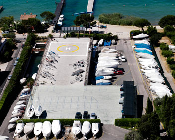 Veduta aerea del parcheggio base Nautica Roccavela